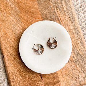 THE ASTER TEXTURED PLATE HOOPS GOLD PAIR